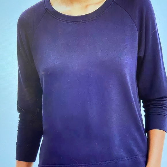 Lou and Grey Signaturesoft light powder blue sweatshirt w/ hi lo hem Medium - Picture 9 of 9